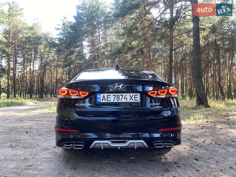 Седан Hyundai Elantra 2017 в Каменском