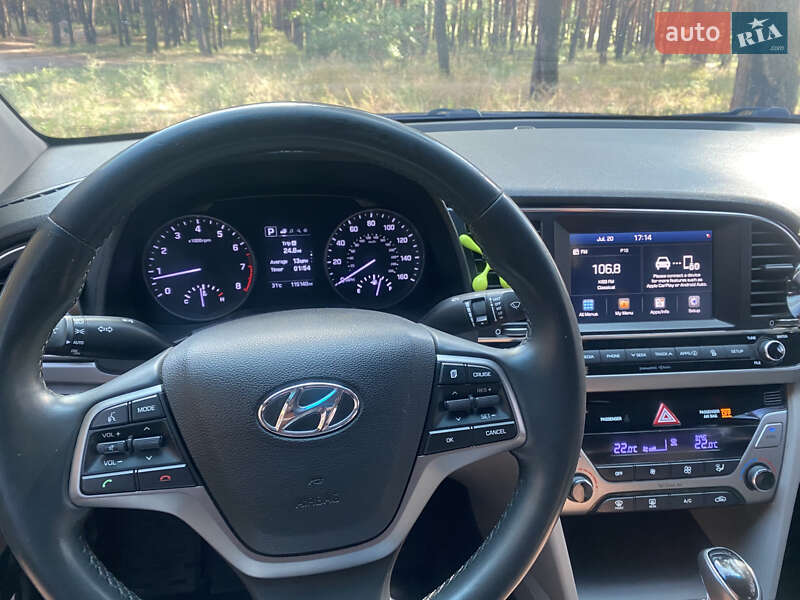 Седан Hyundai Elantra 2017 в Каменском