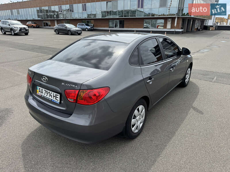 Седан Hyundai Elantra 2008 в Киеве