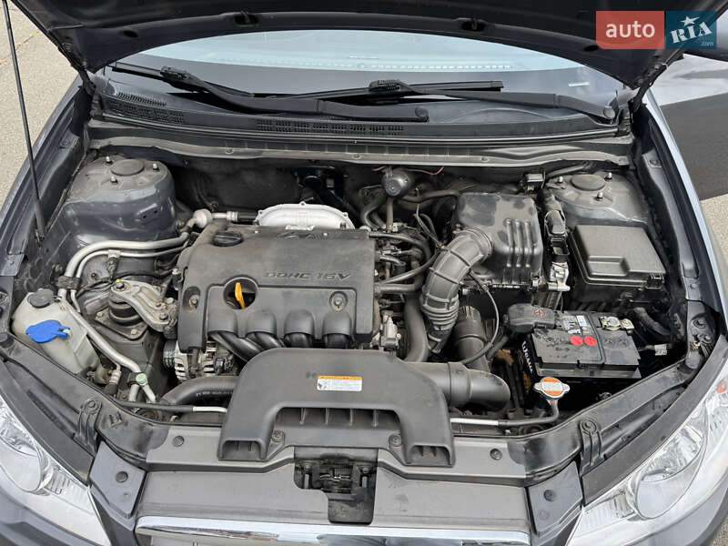 Седан Hyundai Elantra 2008 в Киеве