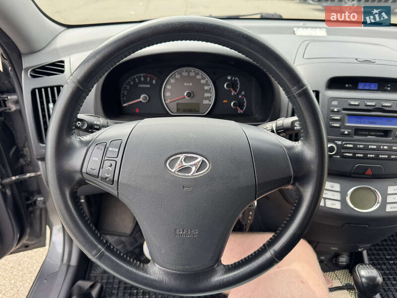 Седан Hyundai Elantra 2008 в Киеве