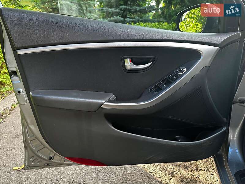 Хэтчбек Hyundai Elantra 2014 в Киеве