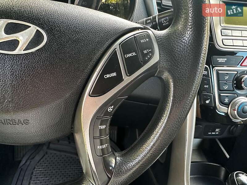Хэтчбек Hyundai Elantra 2014 в Киеве