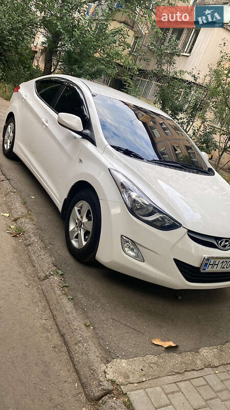 Hyundai Elantra 2012