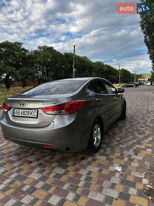 Седан Hyundai Elantra 2012 в Кропивницком