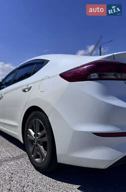 Седан Hyundai Elantra 2017 в 