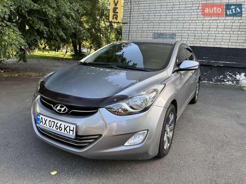 Hyundai Elantra 2012