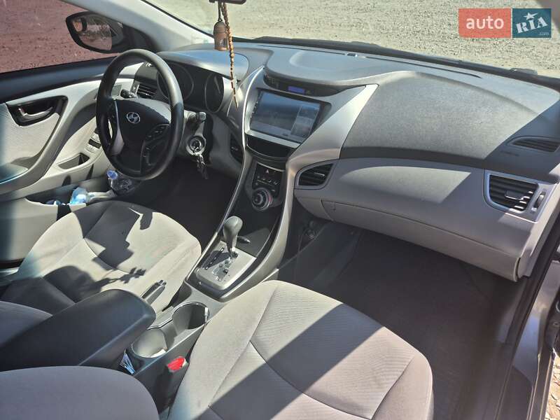 Седан Hyundai Elantra 2013 в Днепре