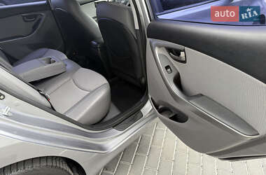 Седан Hyundai Elantra 2012 в 