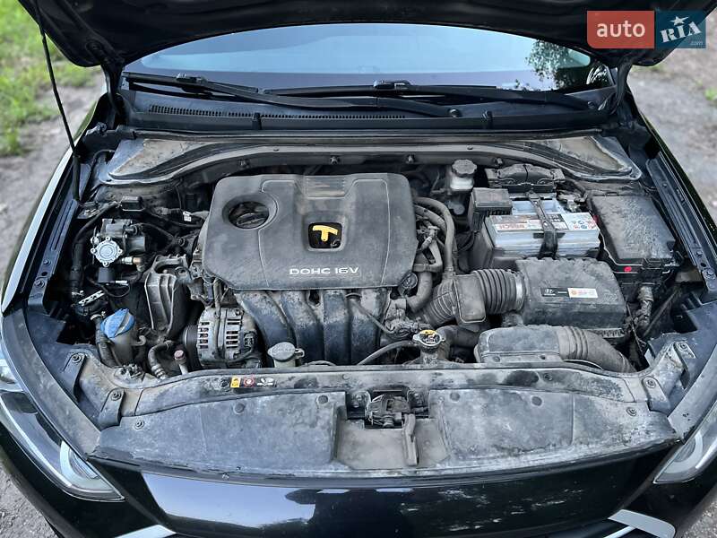 Седан Hyundai Elantra 2016 в Тернополе