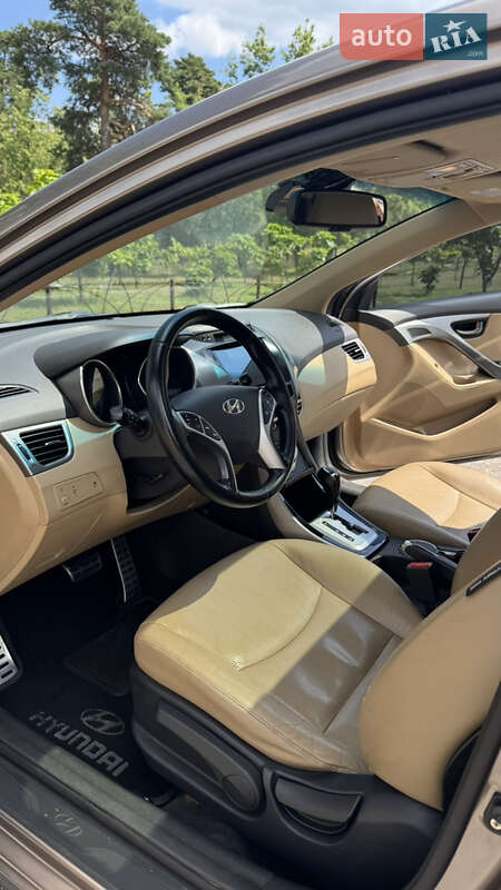 Hyundai Elantra 2012