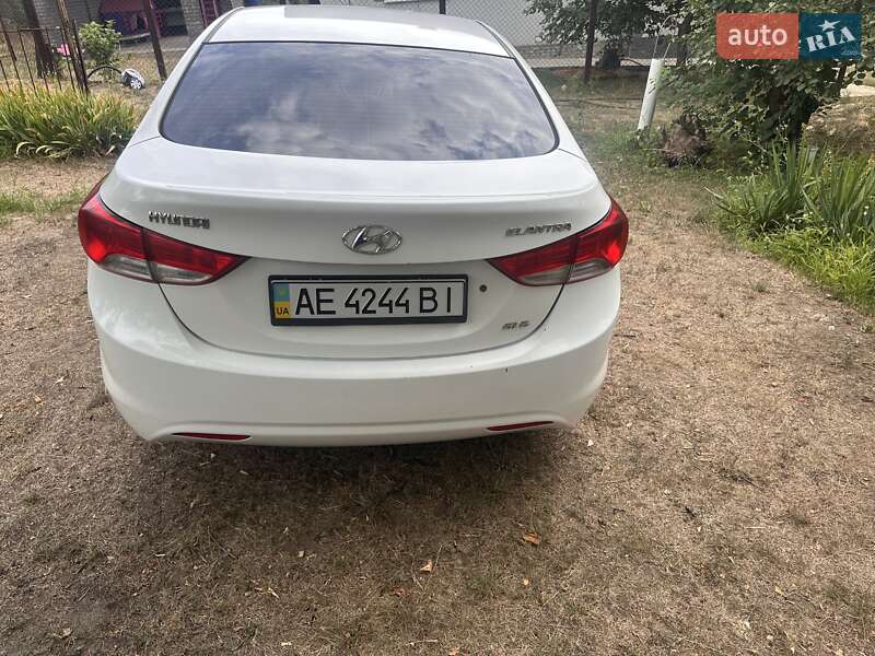 Седан Hyundai Elantra 2013 в Днепре