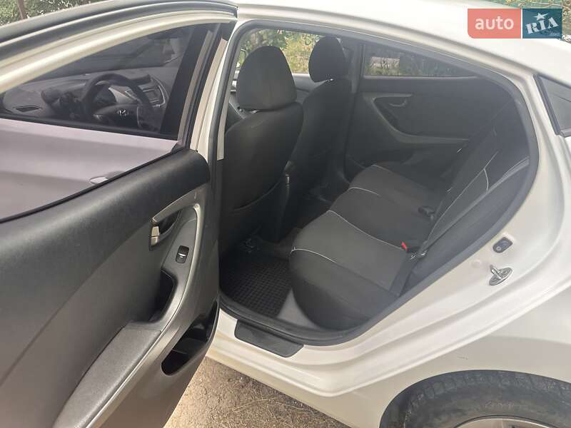 Седан Hyundai Elantra 2013 в Днепре