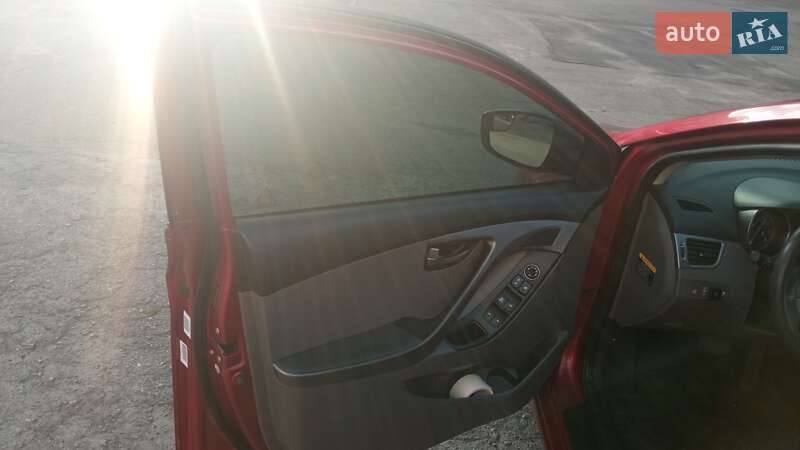 Седан Hyundai Elantra 2015 в Києві
