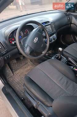 Седан Hyundai Elantra 2010 в Днепре