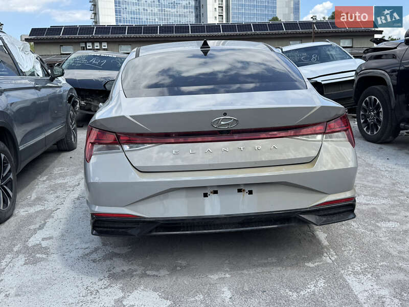 Hyundai Elantra 2021