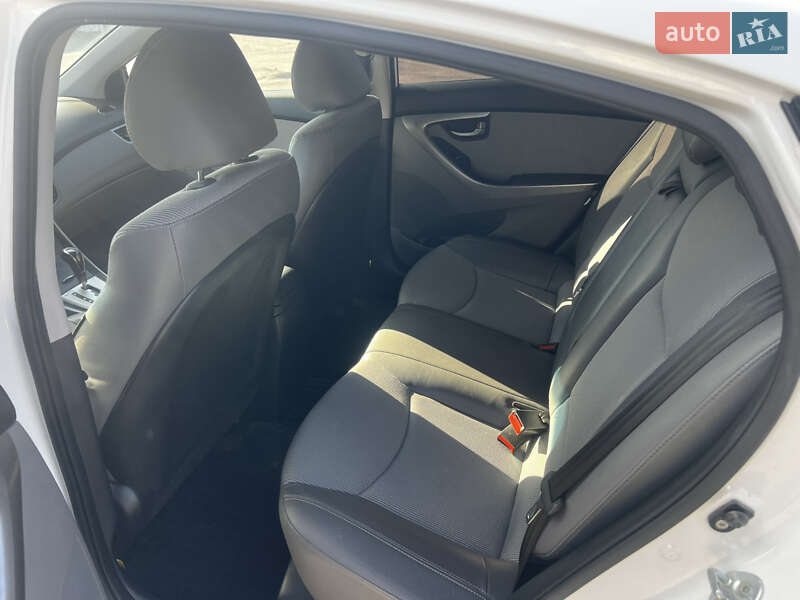 Седан Hyundai Elantra 2012 в Днепре