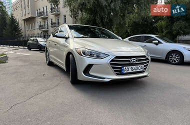 Седан Hyundai Elantra 2016 в Киеве