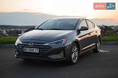Седан Hyundai Elantra 2019 в Ровно