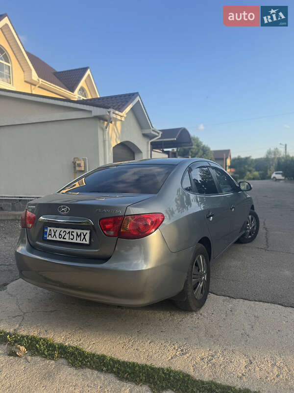 Седан Hyundai Elantra 2010 в Харькове