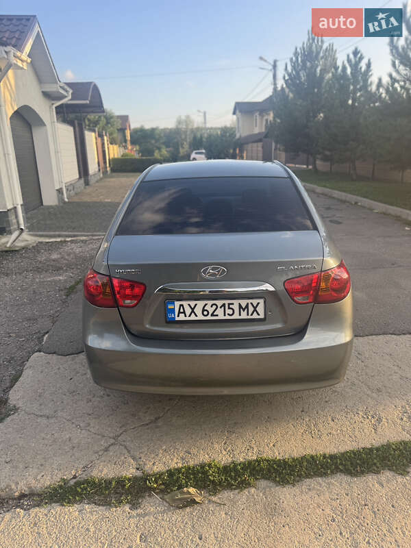 Седан Hyundai Elantra 2010 в Харькове
