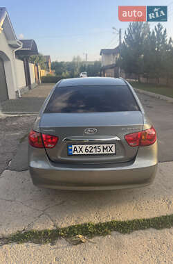 Седан Hyundai Elantra 2010 в 