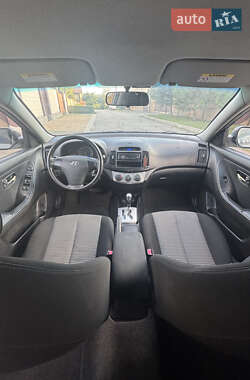 Седан Hyundai Elantra 2010 в 