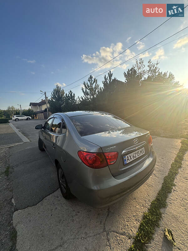 Седан Hyundai Elantra 2010 в Харькове