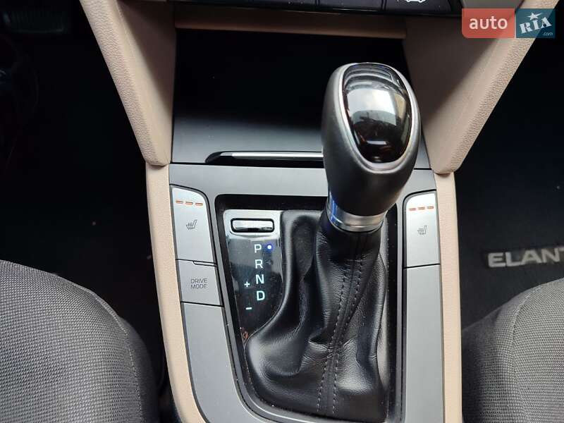 Седан Hyundai Elantra 2016 в Запорожье