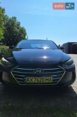 Седан Hyundai Elantra 2017 в Чернівцях