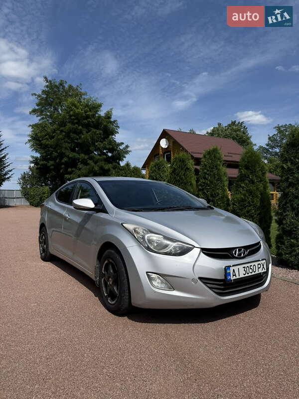 Hyundai Elantra 2011