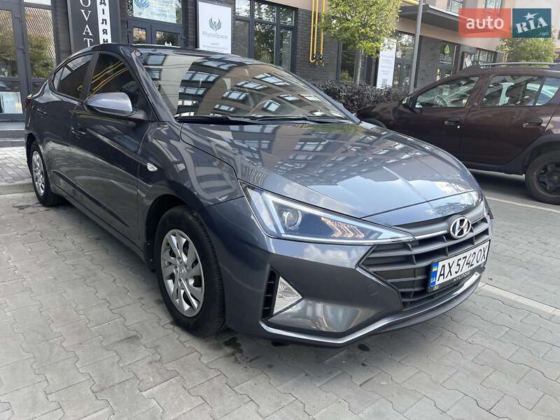 Седан Hyundai Elantra 2019 в Киеве