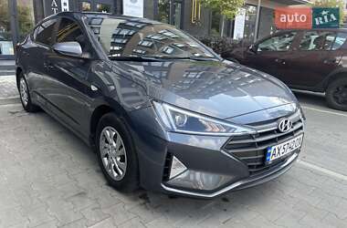 Седан Hyundai Elantra 2019 в 