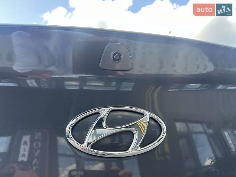 Седан Hyundai Elantra 2019 в Киеве