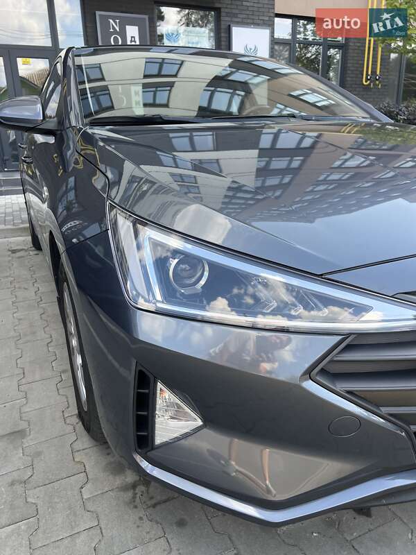 Седан Hyundai Elantra 2019 в Киеве