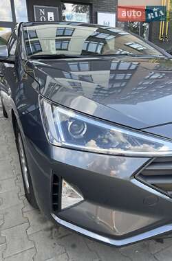 Седан Hyundai Elantra 2019 в 