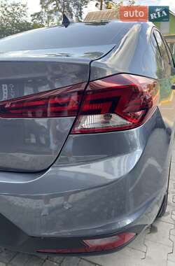 Седан Hyundai Elantra 2019 в 