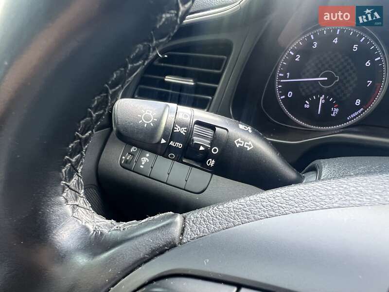 Седан Hyundai Elantra 2019 в Киеве