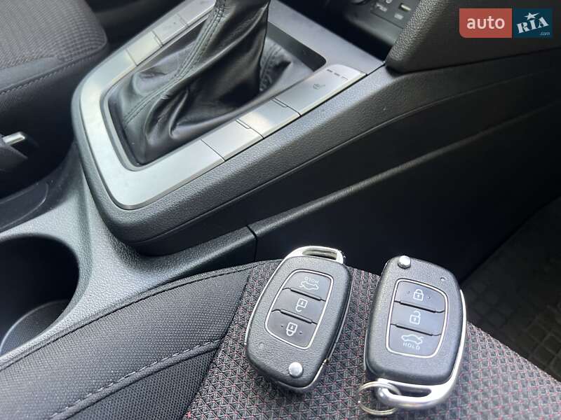 Седан Hyundai Elantra 2019 в Киеве