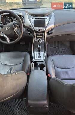 Седан Hyundai Elantra 2013 в 