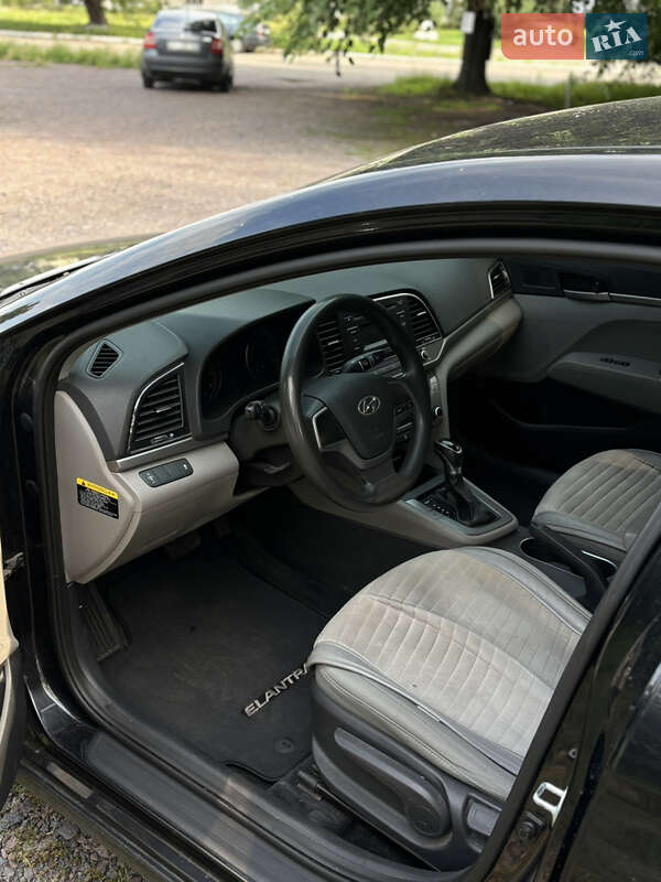 Седан Hyundai Elantra 2016 в Києві