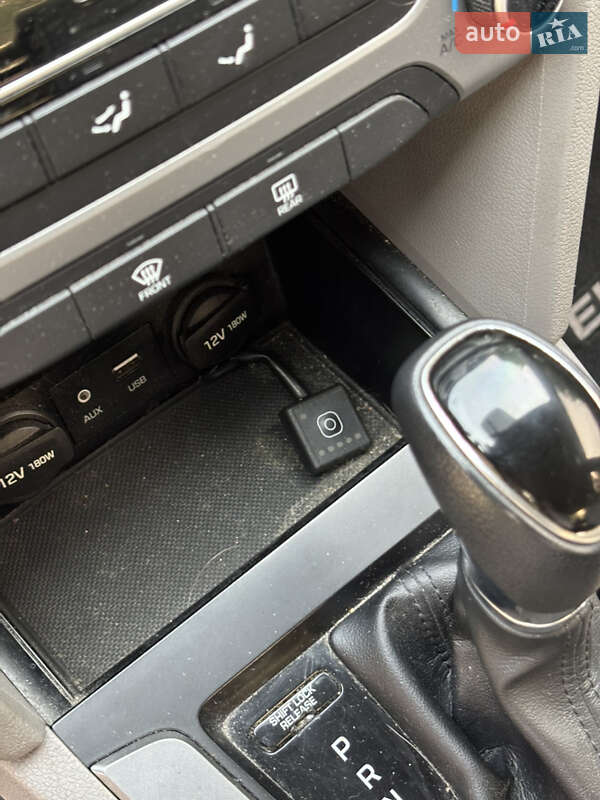 Седан Hyundai Elantra 2016 в Києві