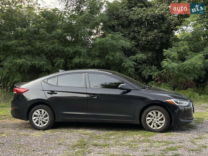 Седан Hyundai Elantra 2016 в Києві
