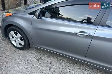 Седан Hyundai Elantra 2013 в  фото 8 Седан Hyundai Elantra 2013 в