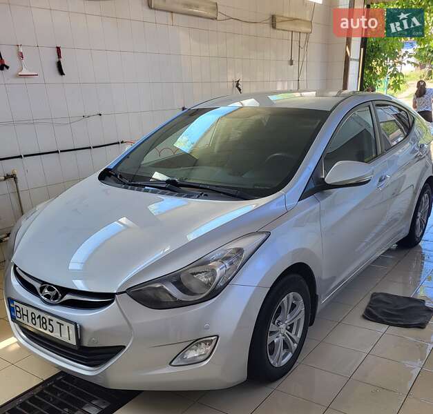Седан Hyundai Elantra 2011 в Ананьеве
