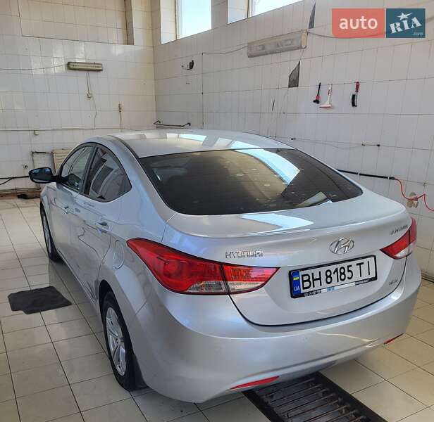 Седан Hyundai Elantra 2011 в Ананьеве