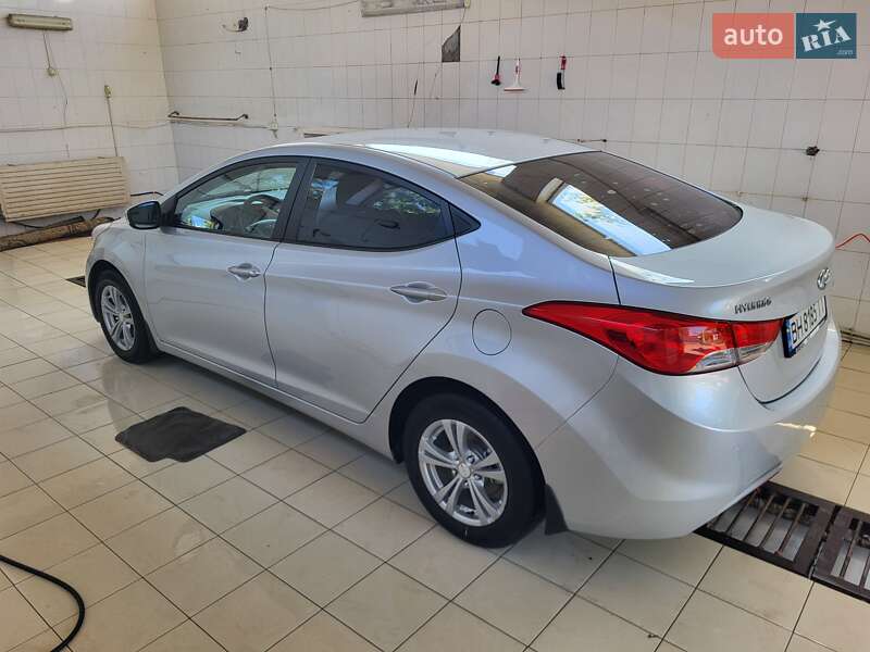 Седан Hyundai Elantra 2011 в Ананьеве