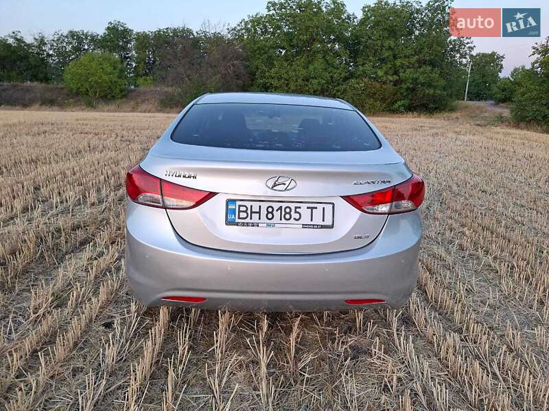 Седан Hyundai Elantra 2011 в Ананьеве