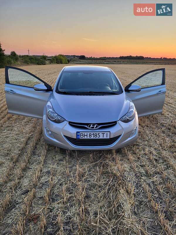 Седан Hyundai Elantra 2011 в Ананьеве