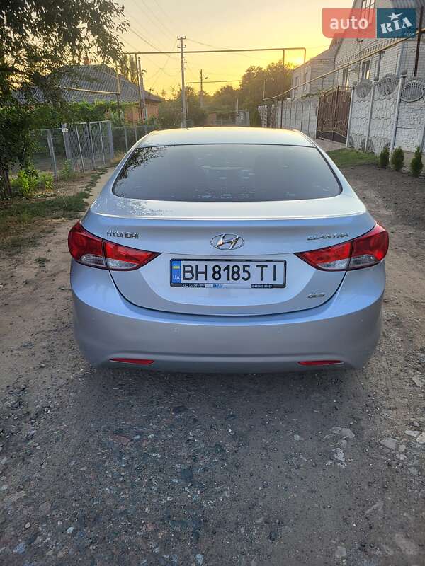 Седан Hyundai Elantra 2011 в Ананьеве